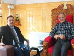 
      
      Ladakh: Chief Secretary Designate Ashish Kundra calls on LG Kavin
      
      