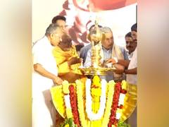 
      
      Pinarayi Vijayan, Siddaramaiah attend 93rd Sivagiri Pilgrimage
      
      
