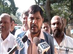
      
      RPI(A) submit list of demands to Maharashtra CM
      
      