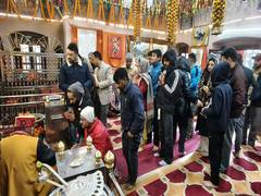 
      
      Tourists, locals visit Jakhhu Hanuman Temple in Shimla to begin N
      
      