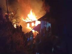 
      
      J-K: Fire breaks out in Kishtwar, 4-5 houses gutted
      
      