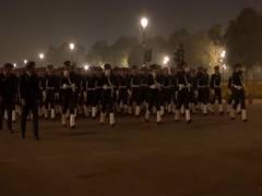 
      
      Smog, dense fog grip Delhi as AQI slips to ‘very poor’
      
      