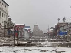 
      
      Snowfall blankets Kedarnath Dham
      
      