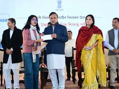 
      
      Assam CM honours 1,534 students for outstanding results in exams
      
      