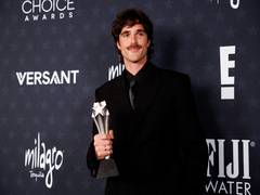 
      
      Critics Choice Awards: Jacob takes home first big acting prize
      
      