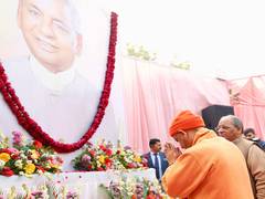 
      
      Uttar Pradesh CM Yogi Adityanath pays tribute to Kalyan Singh
      
      