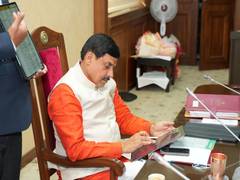 
      
      MP govt distributes tablets to ministers, launches e-cabinet
      
      