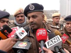 
      
      Delhi: Five police personnel injured during stone pelting inciden
      
      