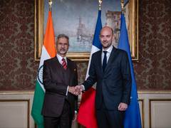 
      
      EAM Jaishankar meets French counterpart Jean-Noël Barrot
      
      