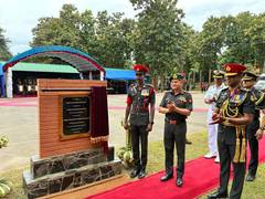 
      
      Sri Lanka: COAS General Upendra Dwivedi visits Army War College
      
      