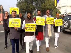 
      
      AAP MLAs stage protest outside Delhi Assembly against state govt
      
      
