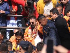 
      
      Sanjay Dutt offers prayers at Kathmandu's Pashupatinath Temple 
      
      