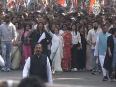 
      
      West Bengal: Mamata Banerjee leads protest in Kolkata against ED
      
      