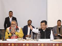 
      
      'Guwahati conclave sets roadmap to make India global textile hub'
      
      