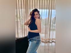 
    Shivaleeka Oberoi radiates pregnancy glow in maternity pictures
    