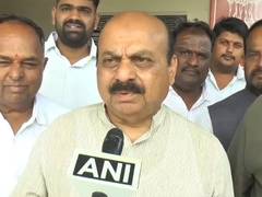 
      
      Mamata Banerjee shielding 'bogus voters' from Bangladesh: Basavar
      
      