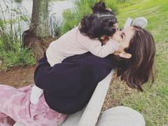 
      
      Anushka Sharma expresses her love for her daughter Vamika 
      
      