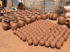 
      
      Poovanthi's earthen pot artisans pace up to meet Pongal rush 
      
      