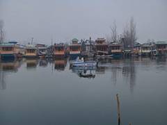 
      
      Cold wave grips Kashmir; tourists enjoy winter chill at Dal Lake
      
      