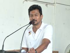 
      
      Tamil Nadu Dy CM Udhayanidhi Stalin distributes laptops to studen
      
      
