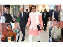 
      
      MP Gov rolls out paperless e-cabinet; CM, ministers seen with tab
      
      