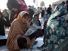 
      
      Pak: Imran Khan’s sisters protest near Adiala Jail 
      
      