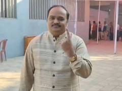 
      
      Shiv Sena (UBT) leader Anand Dubey casts vote in BMC elections
      
      