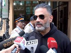 
      
      BMC polls: Suniel Shetty casts vote in Mumbai
      
      