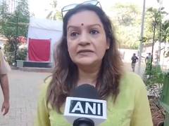 
      
      Priyanka Chaturvedi casts vote in BMC polls
      
      