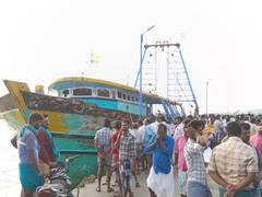 
      
      Rameshwaram fishermen seize Karaikal mechanised boat
      
      