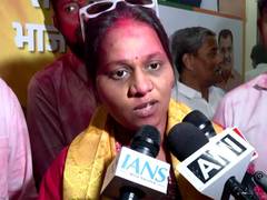 
      
      BMC polls: BJP's winning candidate Shilpa Keluskar thanks voters
      
      