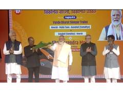 
      
      PM Modi flags off India’s first Vande Bharat sleeper train in Mal
      
      