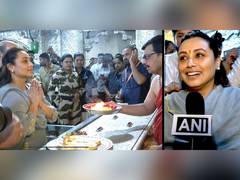 
      
      Rani Mukerji offers prayers at Dagdusheth Ganpati Mandir
      
      