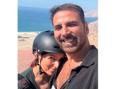 
      
      Twinkle Khanna, Akshay Kumar paraglide to celebrate anniversary
      
      