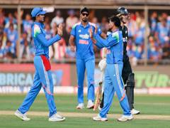 
      
      3rd ODI: Centuries from Mitchell and Phillips guide NZ to 337/8
      
      