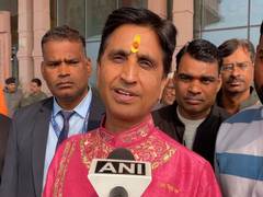 
      
      Kumar Vishwas lauds government arrangements at Magh Mela 
      
      