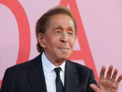 
      
      Italian PM Giorgia Meloni pays tribute to Valentino Garavani 
      
      