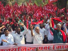 
      
      CPI(M) marches in Palghar, warns escalation to Mumbai
      
      
