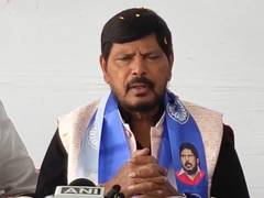 
      
      Ramdas Athawale invites Kerala CM Vijayan to join NDA
      
      