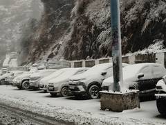 
      
      Srinagar Airport suspends flight operations amid heavy snowfall
      
      