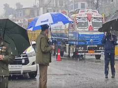 
      
      J-K: NH44 remains closed for second day; snowfall paralyses life
      
      