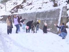 
      
      J&K: Heavy snowfall turns Kotranka Budhal into tourist hotspot
      
      