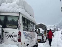 
      
      Life in Manali paralyzed by snow in Manali, tourists stranded on
      
      
