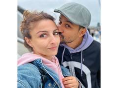 
      
      Soha Ali Khan, Kunal Kemmu celebrate 11th wedding anniversary
      
      