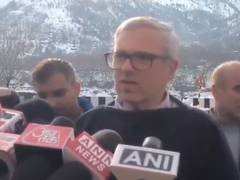
      
      Omar Abdullah takes stock of snowfall damages in Ramban
      
      