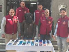 
      
      Delhi Police nabs notorious criminal for stealing mobile phones
      
      
