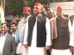 
      
      Akhilesh Yadav unfurls national flag in Lucknow
      
      