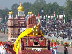 
      
      Kejriwal hails Punjab tableau on Guru Tegh Bahadur Ji’s legacy
      
      