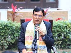 
      
      Mansukh Mandaviya interacts with PM-SYM beneficiaries
      
      