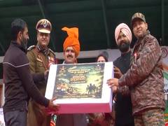 
      
      J-K: Indian Army's 10 Rashtriya Rifles distributes 20 computers
      
      